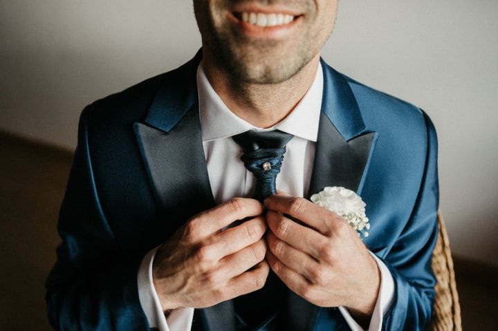 Gravata do noivo: lisa ou estampada? Opaca ou acetinada?