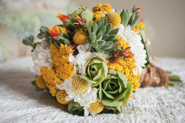 Inspira-te nestes bouquets de noiva com suculentas