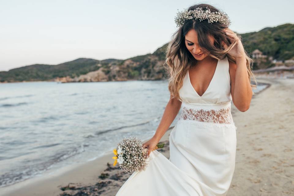 Casamento na praia: dicas para acertar no vestido de noiva