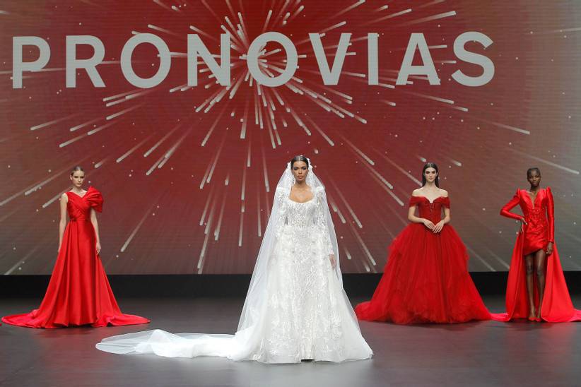 Inovação nos tecidos é chave de ouro no desfile da Pronovias no VBBFW