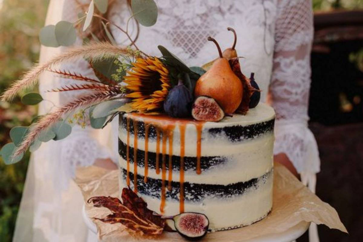 Bolo de casamento para mini wedding  Fall wedding colors, Wedding cakes  with flowers, Wedding cake roses