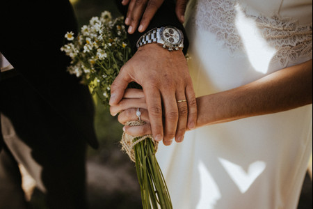 Anel de noivado e aliança de casamento: entendam as diferenças e em que mão usar!