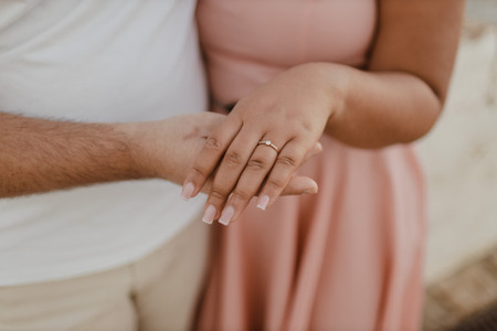 Tudo o que precisas saber sobre o preço do anel de noivado