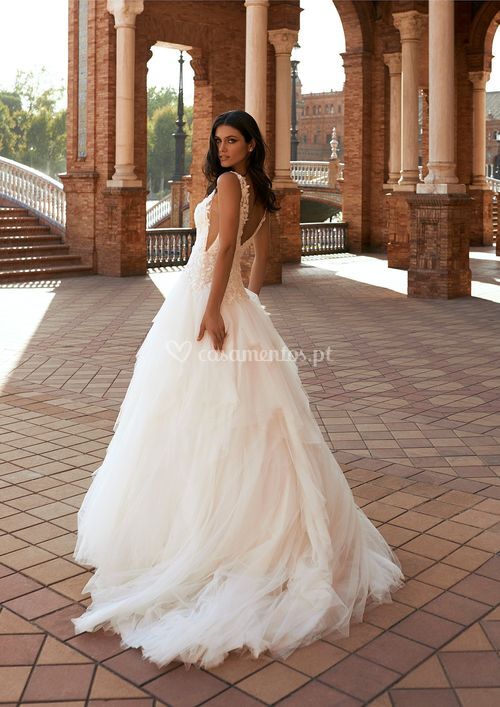 AMAYA, Pronovias