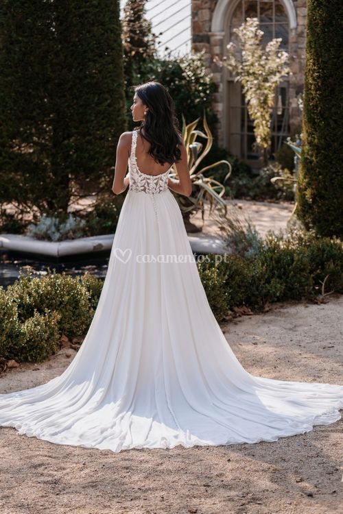 9916, Allure Bridals