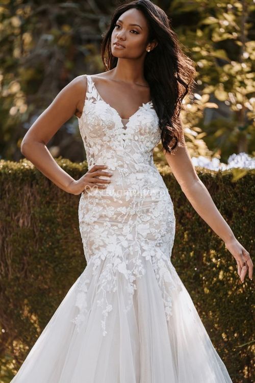 9913, Allure Bridals