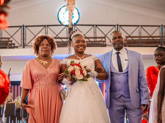 O casamento de Luis e Mierla (Ju) em Fernão Ferro, Seixal 23