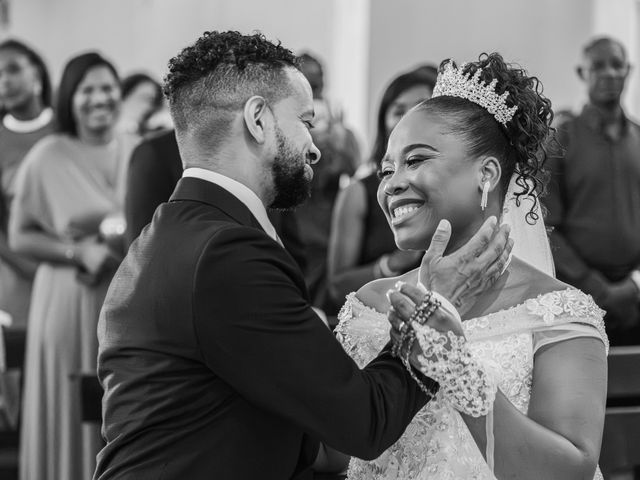 O casamento de Luis e Mierla (Ju) em Fernão Ferro, Seixal 35