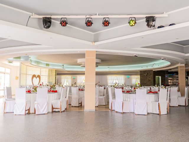 O casamento de Luis e Mierla (Ju) em Fernão Ferro, Seixal 60
