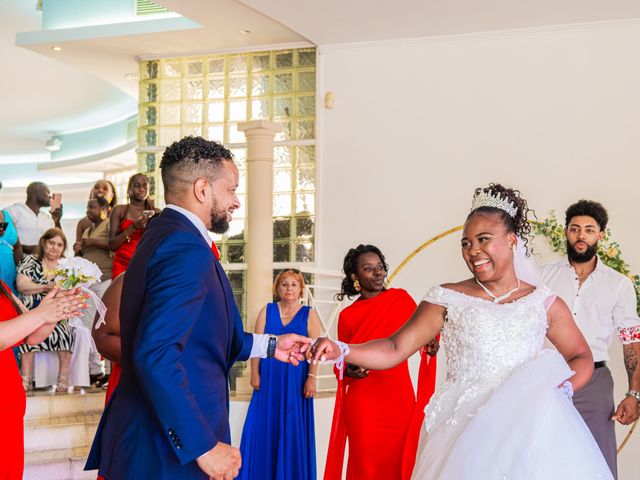 O casamento de Luis e Mierla (Ju) em Fernão Ferro, Seixal 80