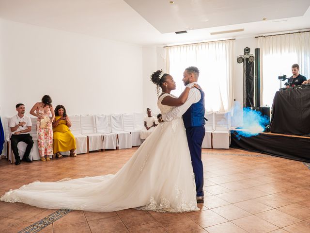 O casamento de Luis e Mierla (Ju) em Fernão Ferro, Seixal 81