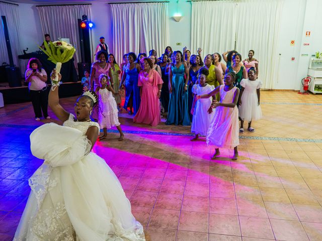O casamento de Luis e Mierla (Ju) em Fernão Ferro, Seixal 88