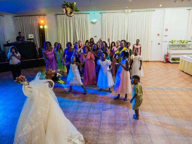 O casamento de Luis e Mierla (Ju) em Fernão Ferro, Seixal 89