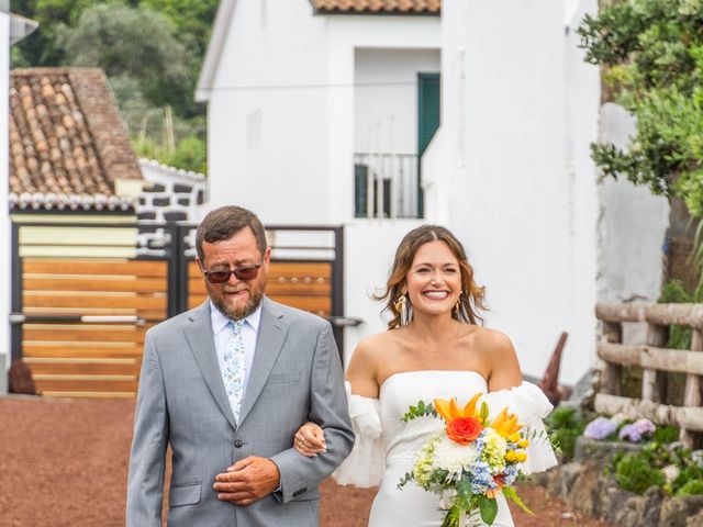 O casamento de Matt e Natasha em Mosteiros, São Miguel 37