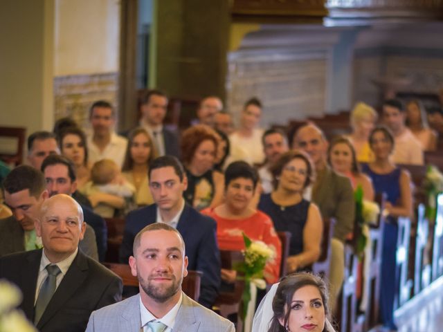 O casamento de Daniel e Débora em Câmara de Lobos, Madeira 29