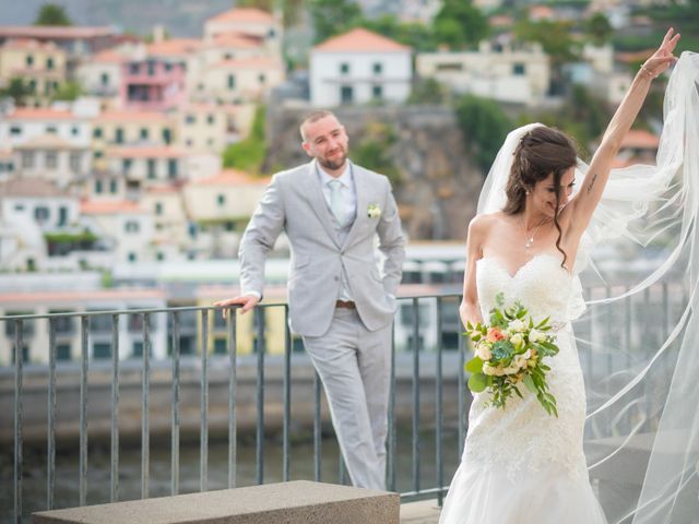 O casamento de Daniel e Débora em Câmara de Lobos, Madeira 61