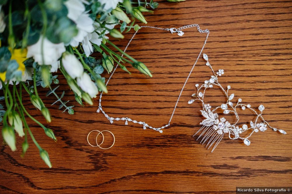 Metais económicos para as tuas alianças de casamento baratas