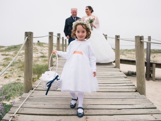 O casamento de Tiago e Viviana em Azurara, Vila do Conde 59