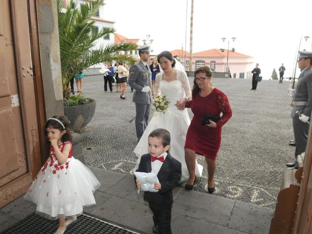 O casamento de Luis e Deonisa  em Estreito Câmara de Lobos, Madeira 3