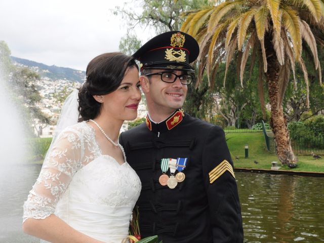 O casamento de Luis e Deonisa  em Estreito Câmara de Lobos, Madeira 10