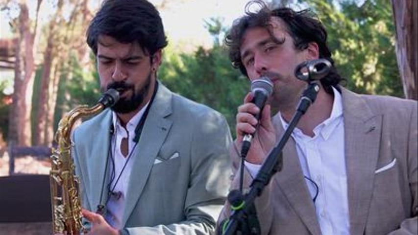 Só boas vibrações e amor em versão jazz.