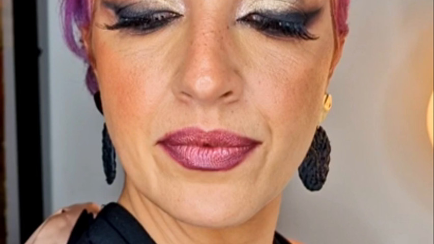 Maquilhagem Foxy Eyes e Penteado Pixie Social 