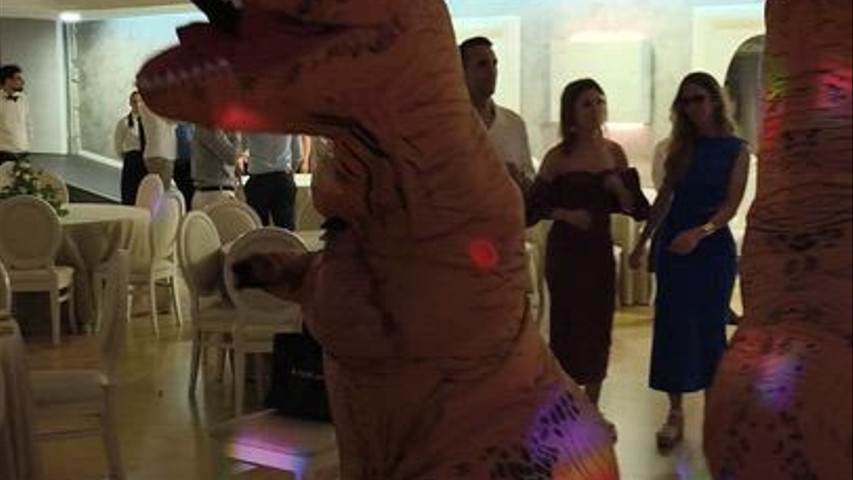O ataque dos T-Rex