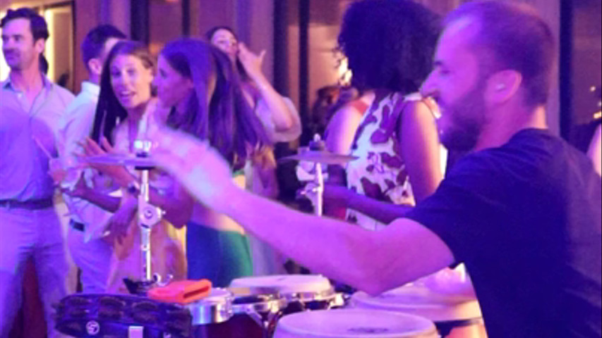 Percussionista ao vivo
