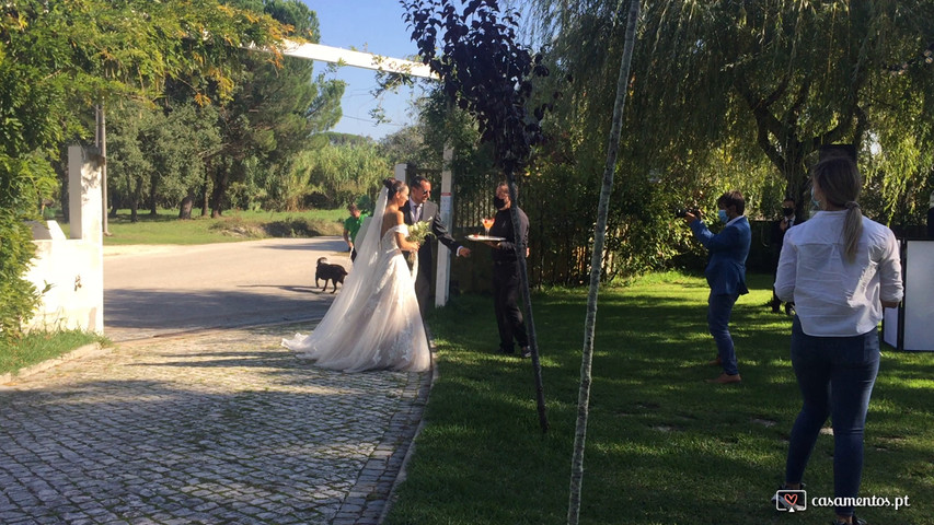 Receção aos noivos no jardim