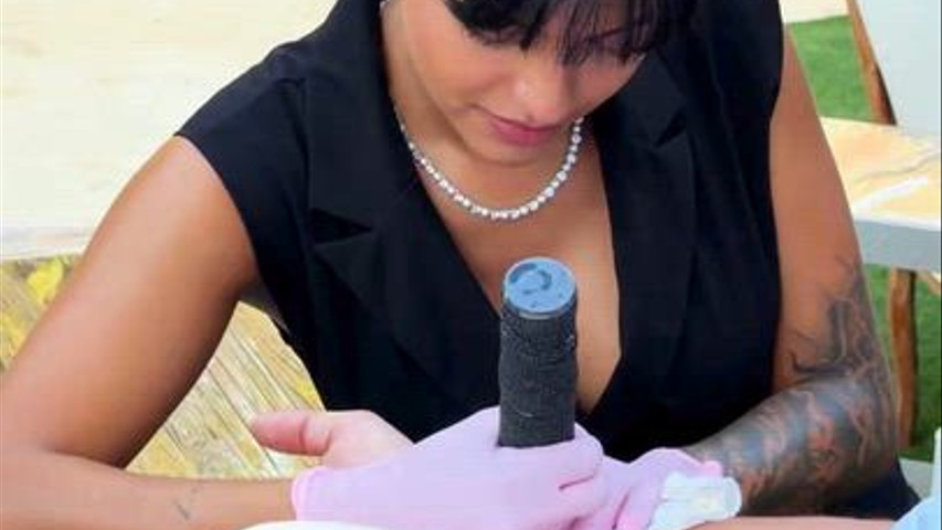 Tatuagens ao Vivo para uma Experiência de Casamento Única