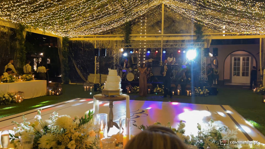 Jantar de casamento com banda ao vivo