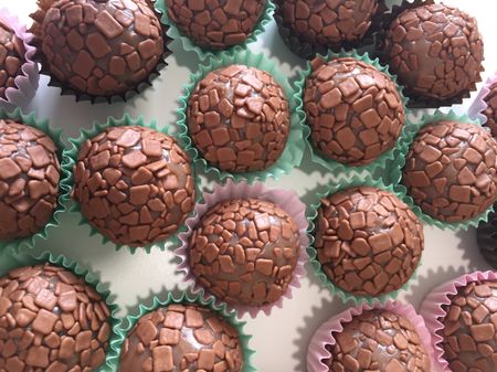 Lembranças de casamento de chocolate: 7 propostas de fazer água na boca