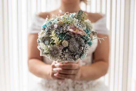 Bouquets com jóias para as noivas mais sofisticadas 