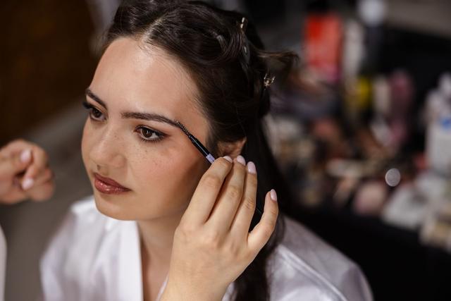 Bruna de Almeida - Makeup Artist - 1