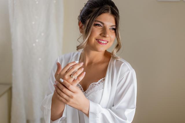 Hevelin Page Makeup & Hairstylist - 3