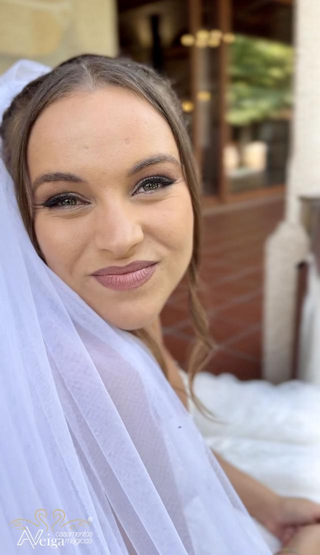Ana Pina Makeup & Hair - 1
