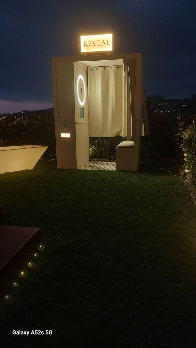 Reveal - Luxury Photobooth Experiences - 1