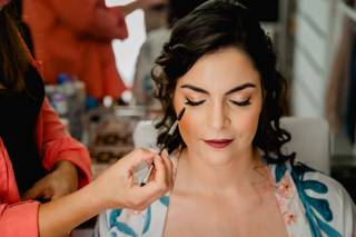 Alice Loves Makeup - 16