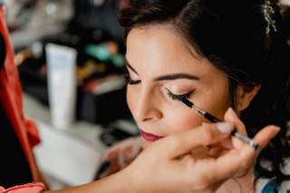 Alice Loves Makeup - 17