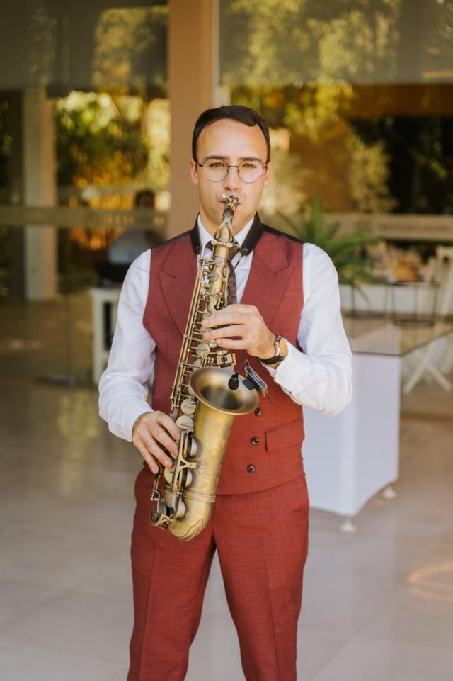 Saxofonista Filipe Antunes - Sax e DJ - 2