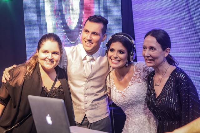 Simone Borth Event & Wedding DJ's 1