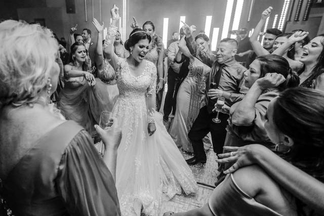 Simone Borth Event & Wedding DJ's 2