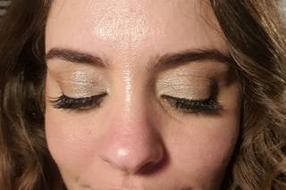 Alice Loves Makeup - 14
