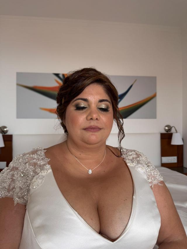 Dina Freitas Makeup Artist - 1
