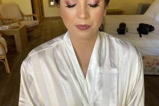 Alice Loves Makeup - 20