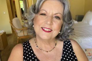 Alice Loves Makeup - 22