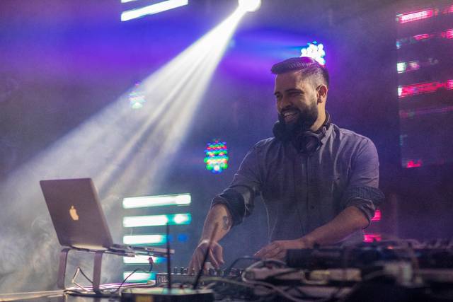 Simone Borth Event & Wedding DJ's 4