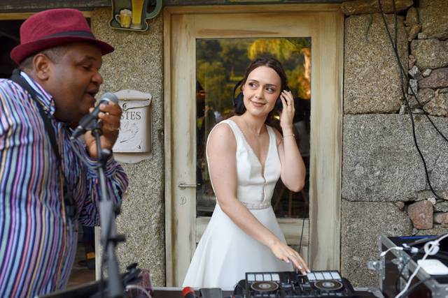 Duo Belíssimo DJ, Saxofonista e Cantora 2