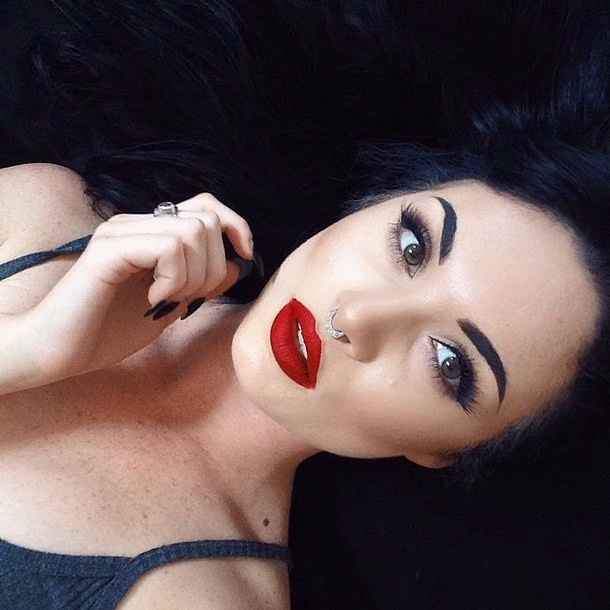 Liner com forma de olhos semelhante aos meus