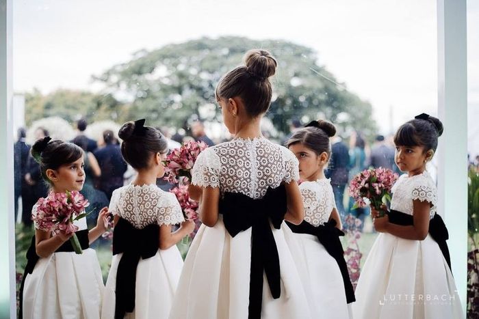 Meninas alianças/flores